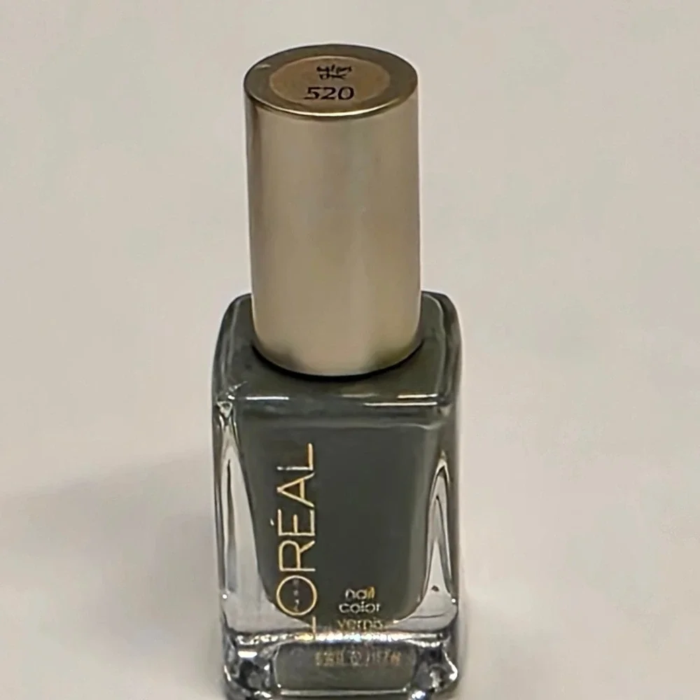 L'Oreal Colour Riche Nail Color 520 Safari Chic Olive Green 0.39 fl oz